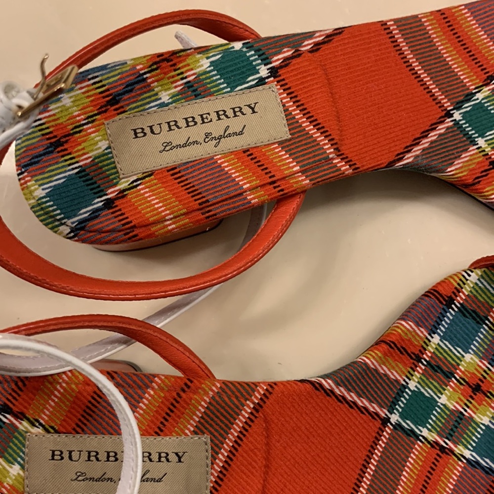 Burberry - Picture 2 of 3
